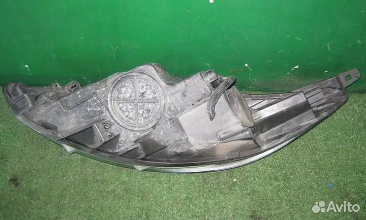 Фара правая Ford Fiesta (CB1) 2011