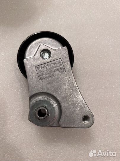 Рычаг с натяжным роликом 94810240375 95B 92A