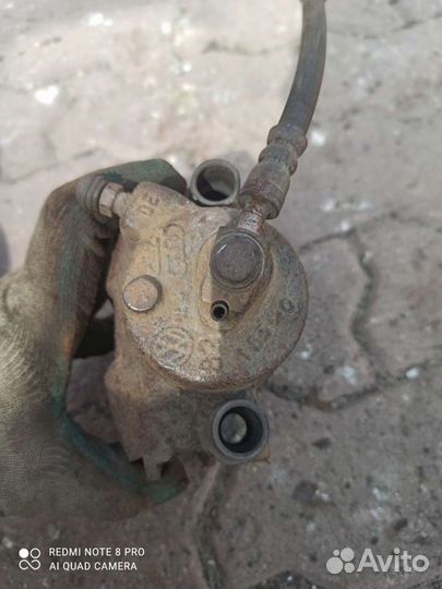 Гольф 4 суппорт передний правый оригинал