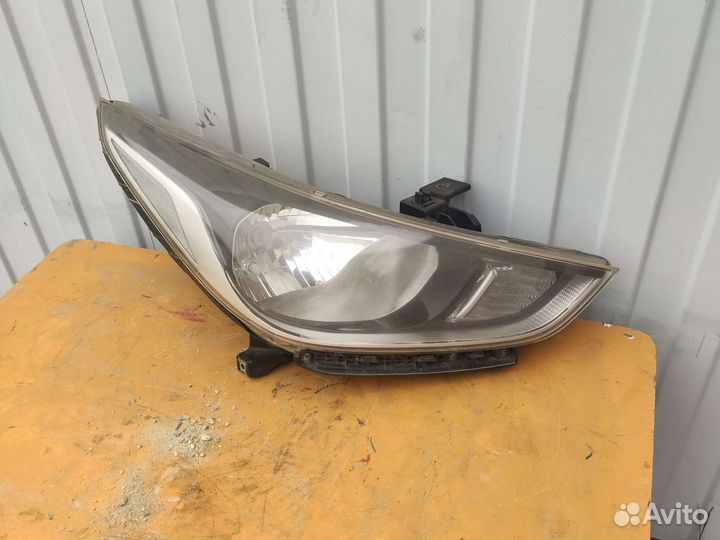 Фара правая на Хендай Солярис 2