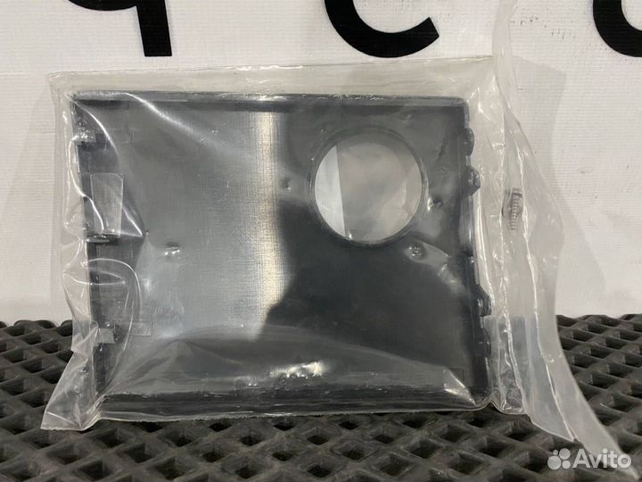 Накладка противотуманной фары Volvo FH4 82904526