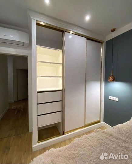 Шкаф с зеркалом