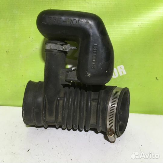 Патрубок воздушного фильтра Сузуки Гранд Витара