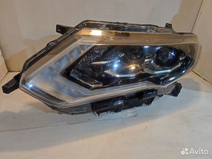 Nissan Х Trail T-32 фара Левая LED Оригинал