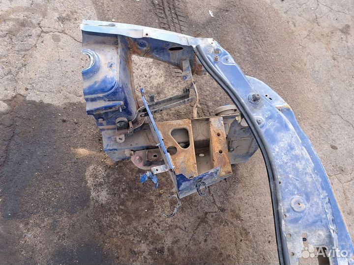 Передняя часть кузова Renault Logan 1