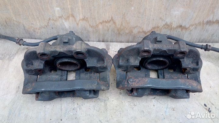 Суппорт передний на Опель Омега Б X25XE