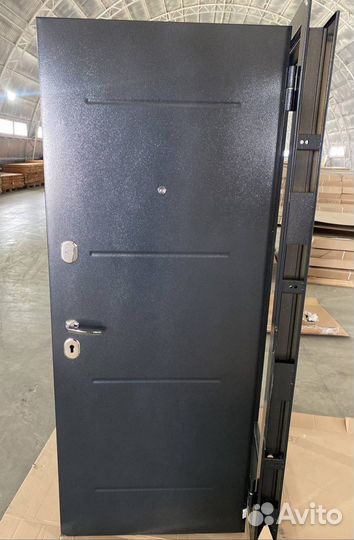 Входная металлическая дверь 
