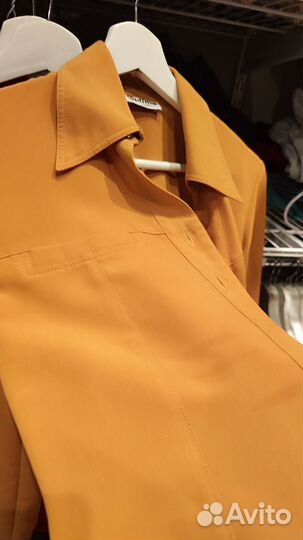 Рубашка горчичная 46 размер приталенная