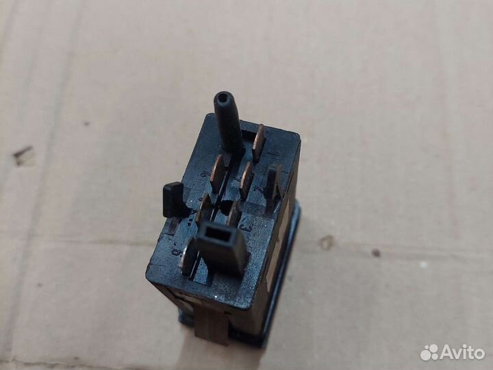 Кнопка обогрева заднего стекла Volkswagen Passat B