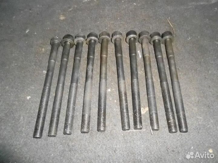 Болт головки блока цилиндров Toyota Voxy AZR60(01