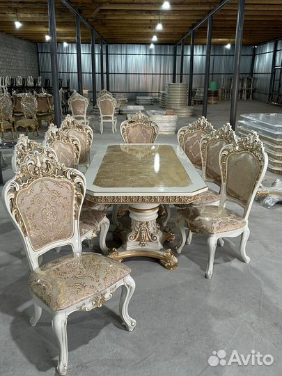 Стол и стулья