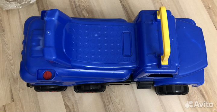 Детская машинка-каталка