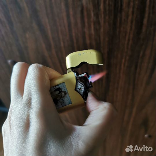 Винтажная газовая зажигалка (металлическая)