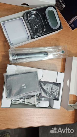 Электрическая зубная щетка Oral-B Pro 7000