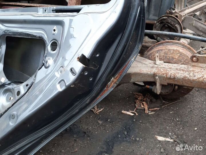 Задняя правая дверь geely gc6