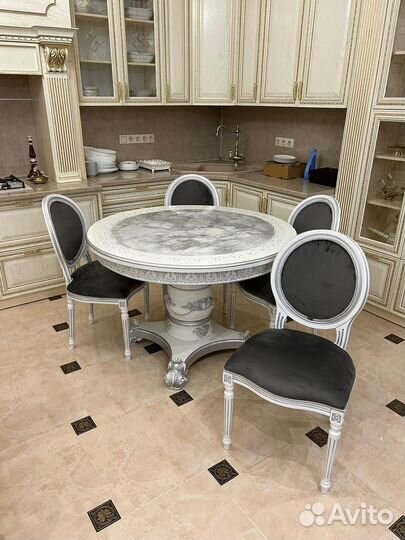 Стол и Стулья