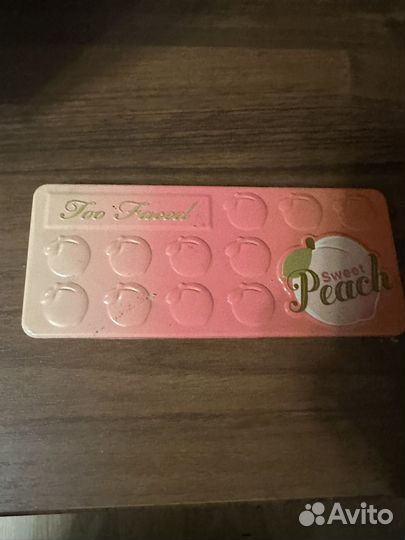 Палетка теней too faced