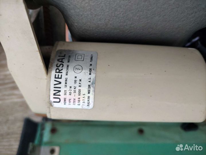 Швейная машинка Чайка 142м