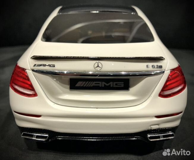 Модель 1:18 Mercedes AMG E63S W213