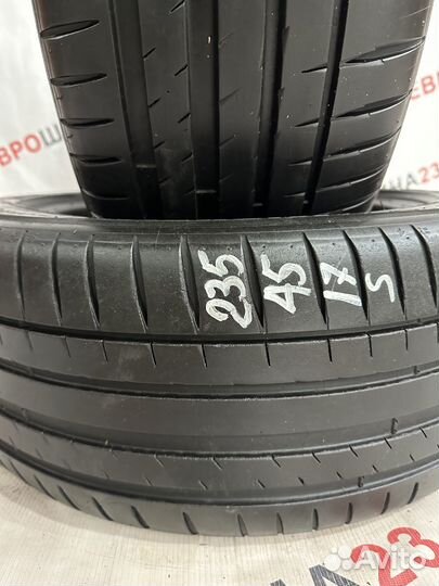 Michelin Pilot Sport 4 235/45 R17 97