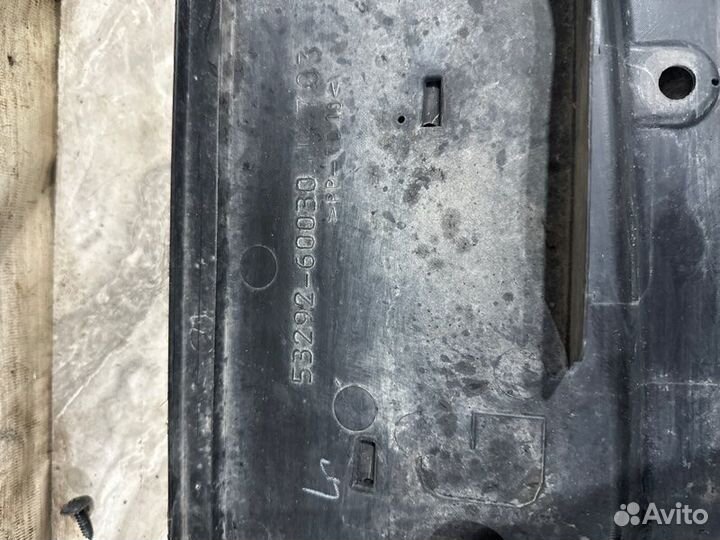 Кожух замка капота Toyota Land Cruiser 200 2013