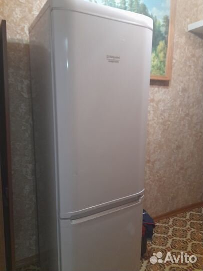 Холодильник бу Hotpoint Ariston