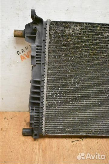 Радиатор охлаждения Renault Megane 3 хетчбек 5Д