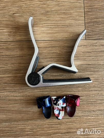 Каподастр и медиаторы для гитары