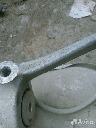 Кулак поворотный задний правый Audi A6 C7 cdnb