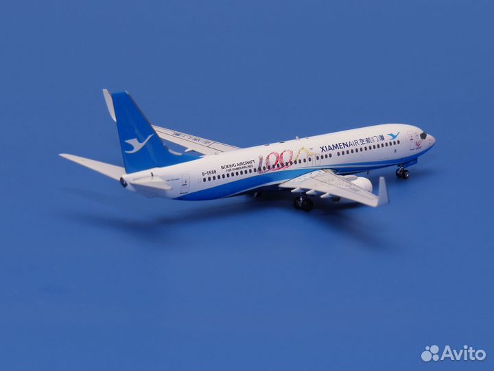Модель самолёта Boeing 737-800 Xiamen Air (1:400)