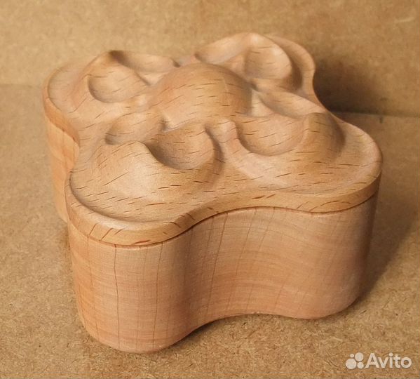 Деревянная шкатулка