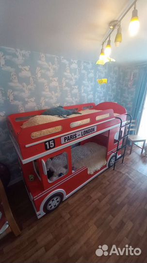 Двухъярусная детская кровать