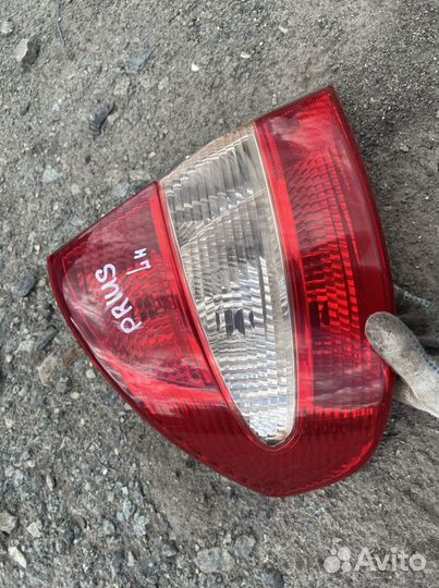 Фонарь задний Toyota Prius NHW11