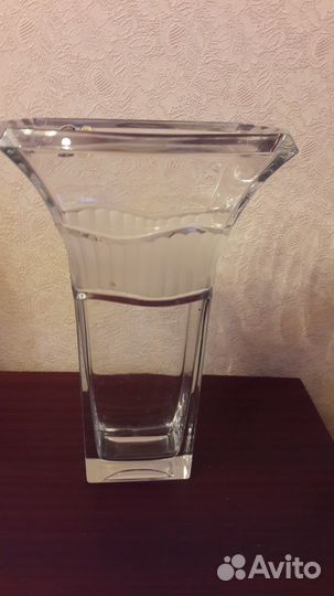 Вазы для цветов хрустальные и деревянные