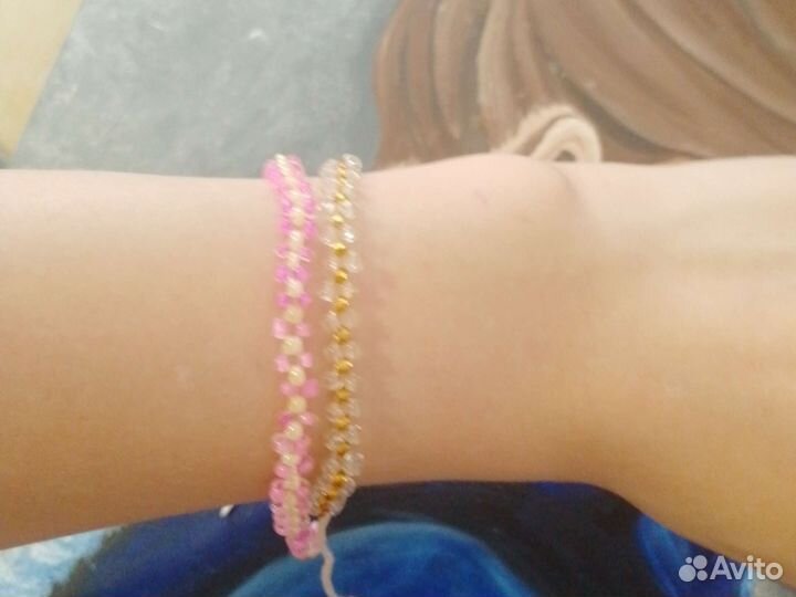 Два браслеты из бисера крестиком