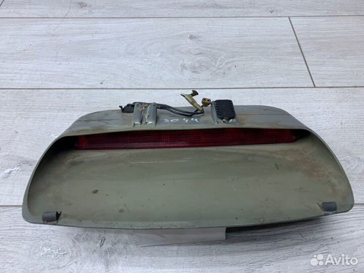 Дополнительный (третий) стоп сигнал крышки