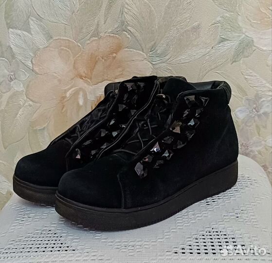 Пакетом ботинкии и сапожки(2 пары) 36-37