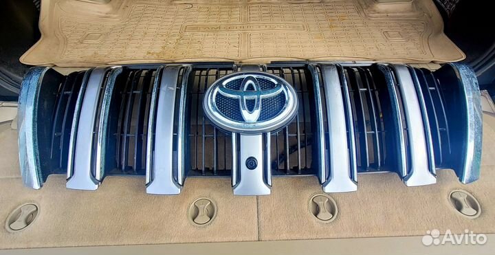 Решетка радиатора Toyota prado 150 с камерой