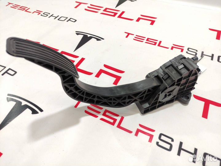 Педаль газа Tesla Model Y 2021 1044695-00-A