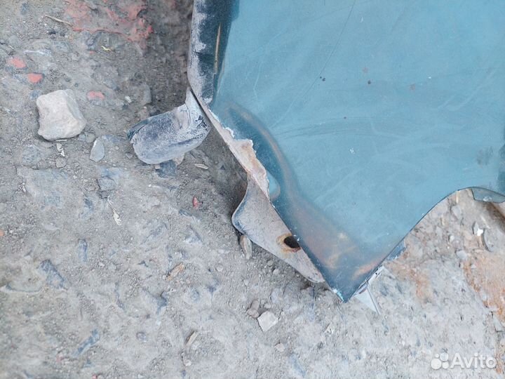 Крыло с дефектами правое mercedes w202