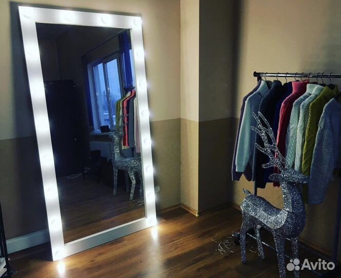 Зеркало напольное с подсветкой