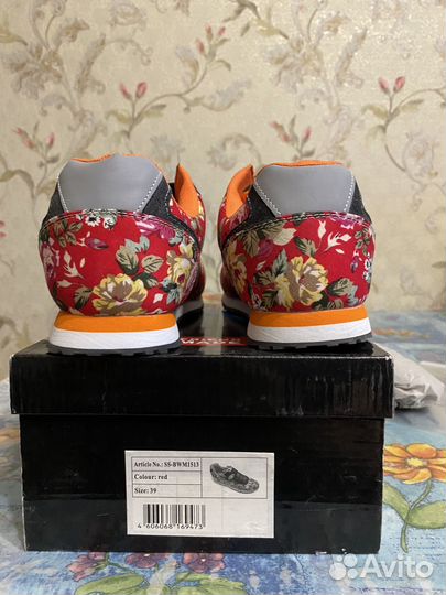 Кроссовки женские 39 размер