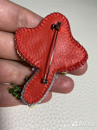 Брошь из бисера Мухомор