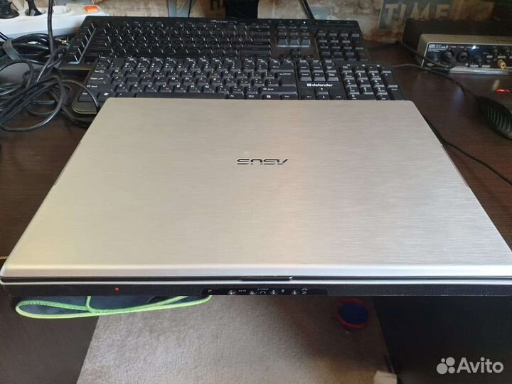 Ноутбук asus w1000