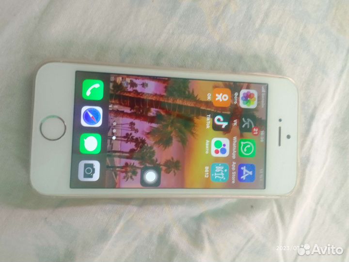 Телефон iPhone 5SE