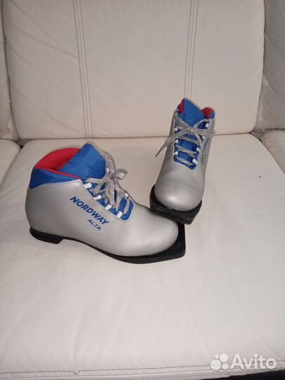 Лыжные ботинки