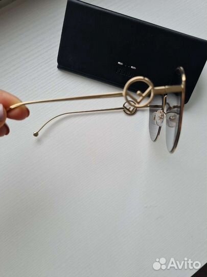 Солнцезащитные очки женские fеndi