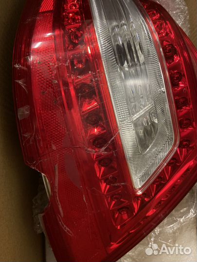 Задняя фара на Nissan Teana с дефектом