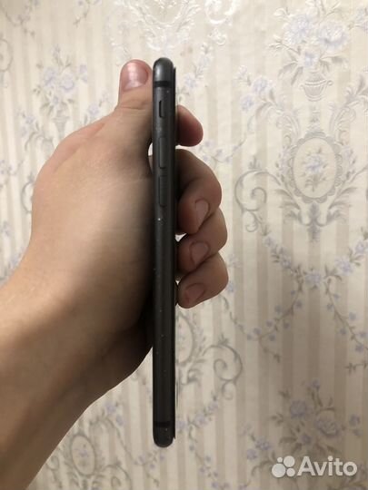 iPhone 8, 64 ГБ