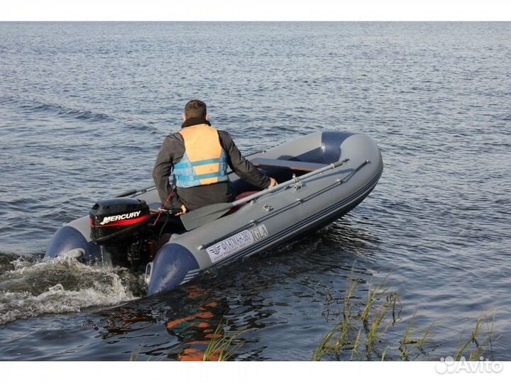 Лодка гладиатор 330 с мотором Ниссан марин9,8